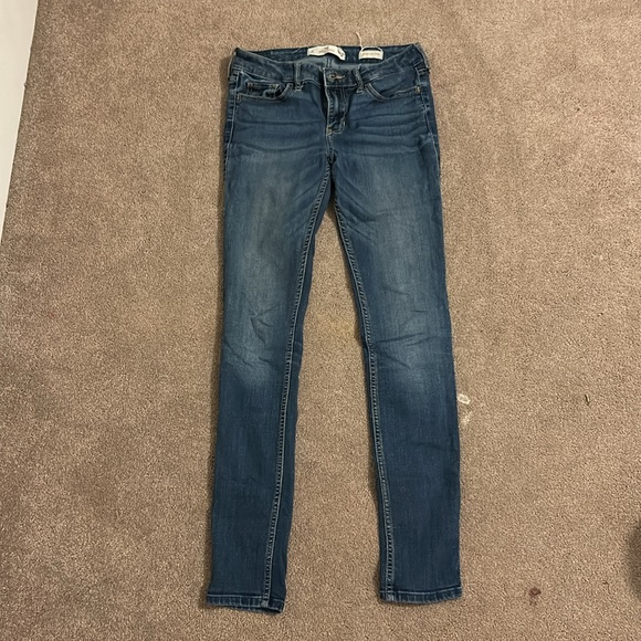 Hollister Women’s Low Rise Super Skinny Jeans Size 3R - Picture 3 of 5
